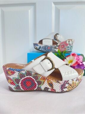 BORN ~ Off-White/White Wedge Slide Sandals w/Brass Buckle & Floral Mosaic Design